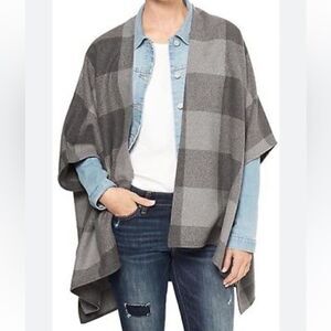 GAP Buffalo Plaid Poncho Outerwear M/L